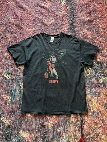 HELLBOY 2019 BLOOD QUEEN ERA DESIGN ヘルボーイ ムービー Tシャツ XL マイクミニョーラ アニメ アメコミ 古着