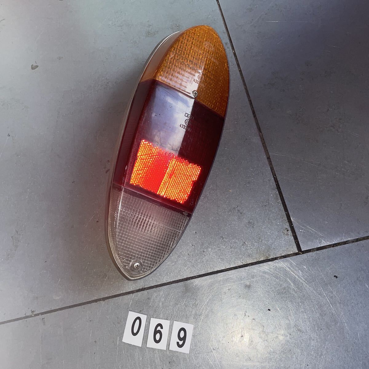 空冷VW ワーゲン　タイプ3 ドイツ製　フラット テールライトレンズ USED品 空冷VW ワーゲン タイプ3 ドイツ製 フラット テールライトレンズ