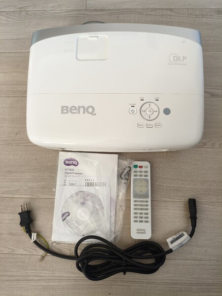 【美品】ホームプロジェクター BenQ HT2050