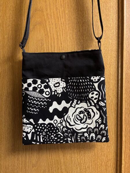 NO.585 ハンドメイド きのこ柄 サコッシュバッグ サコッシュ ショルダーバッグ ポシェット 斜め掛け