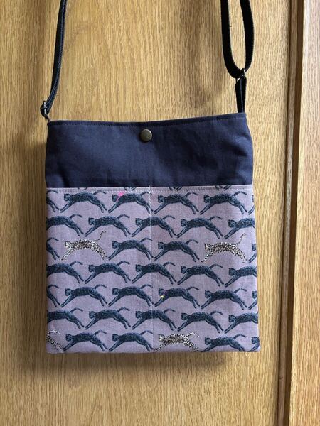 NO.587 ハンドメイド 猫、ヒョウ柄 サコッシュバッグ サコッシュ ショルダーバッグ ポシェット 斜め掛け