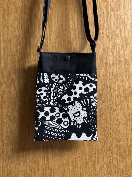 NO.603 ハンドメイド きのこ柄 サコッシュバッグ サコッシュ ショルダーバッグ ポシェット 斜め掛け