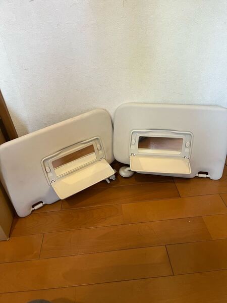 送料無料 ホンダ N-BOX JF3 サンバイザー 白系 中古品
