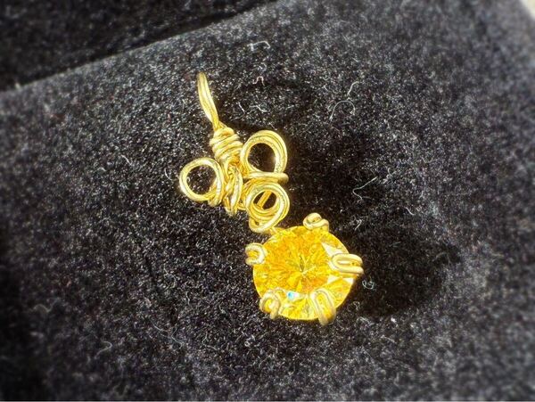 【週末限定品・ハンドメイド一点物】モアッサナイト チャーム 1.0CT ペンダント ネックレス等、アクセサリーにどうぞ 人工ダイヤモンド