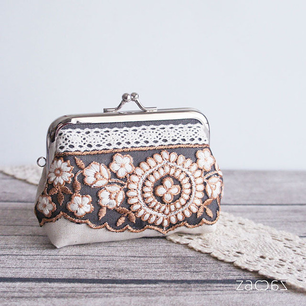 角型がま口ポーチ*インド刺繍リボン*ハンドメイド