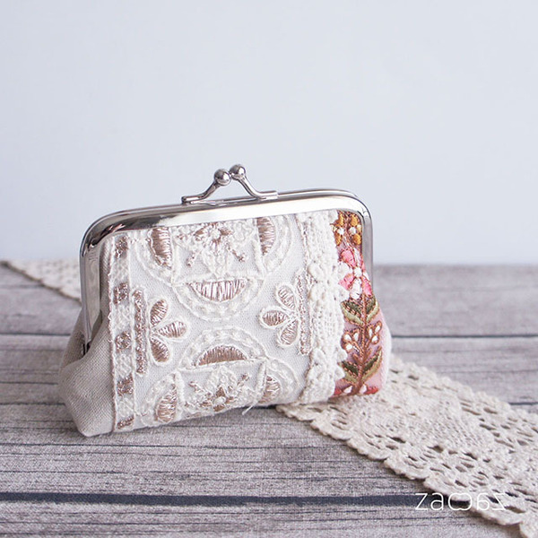ミニがま口ポーチ*インド刺繍リボン*ホワイト*ハンドメイド