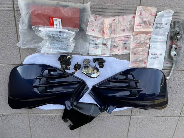 マグナV45(750cc) RC28 希少純正パーツ (ワンウェイスタータークラッチパーツ サイドカバー等)多数