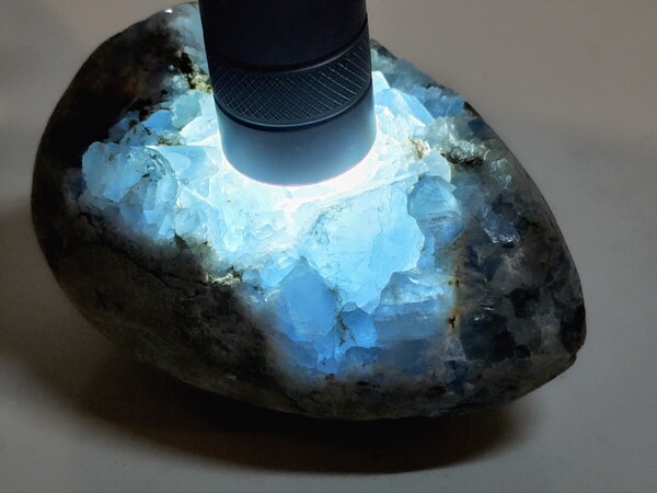 L-9 セレスタイト 383g 天青石 水晶 クォーツ 原石 鑑賞石 自然石 天然石 誕生石 鉱石 鉱物 宝石 水石