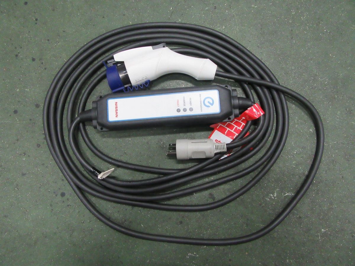日産 EV充電器 取扱説明書付き No.29690 3NK5E Yahoo!オークション -「リーフ 充電ケーブル 200v」(日産用