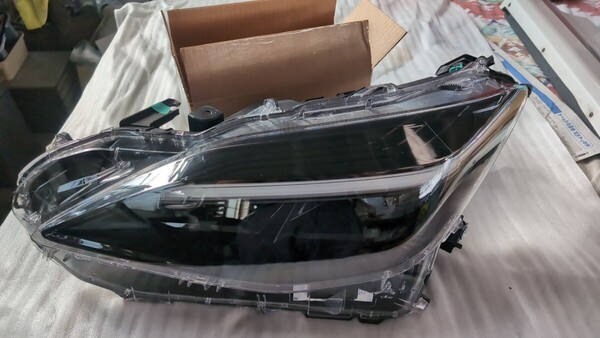 送料込!トヨタ純正 MXPB10 MXPB15 ヤリスクロス LED ヘッドライト ヘッドランプ 左 左側 助手席側 KOITO 52-325 刻印:B2