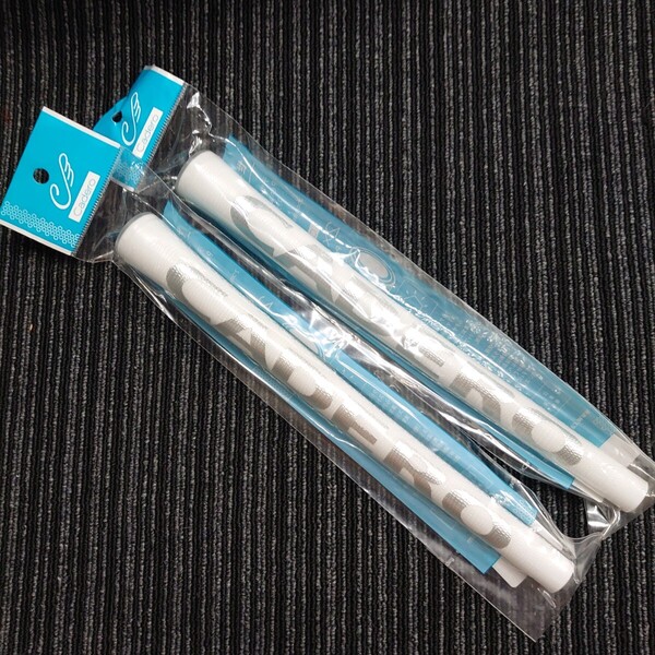 本物です◆CADERO◆ カデロググリップ◆バックライン無し◆ホワイト×シルバー2本セット