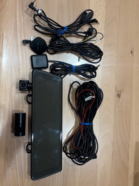 ミラー型ドライブレコーダ　新品未使用品 MAXWIN ドライブレコーダー ミラー型 セレナ C28 2022年12月