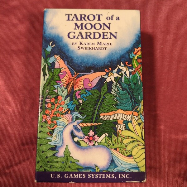 Tarot of a Moon Garden 英語版解説書付き タロットカード
