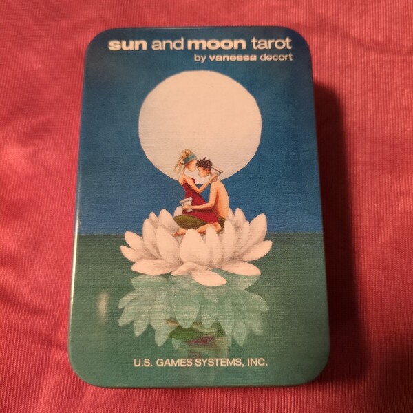 Sun and Moon in a Tin サンアンドムーンタロット (缶入り) 英語版解説書付き