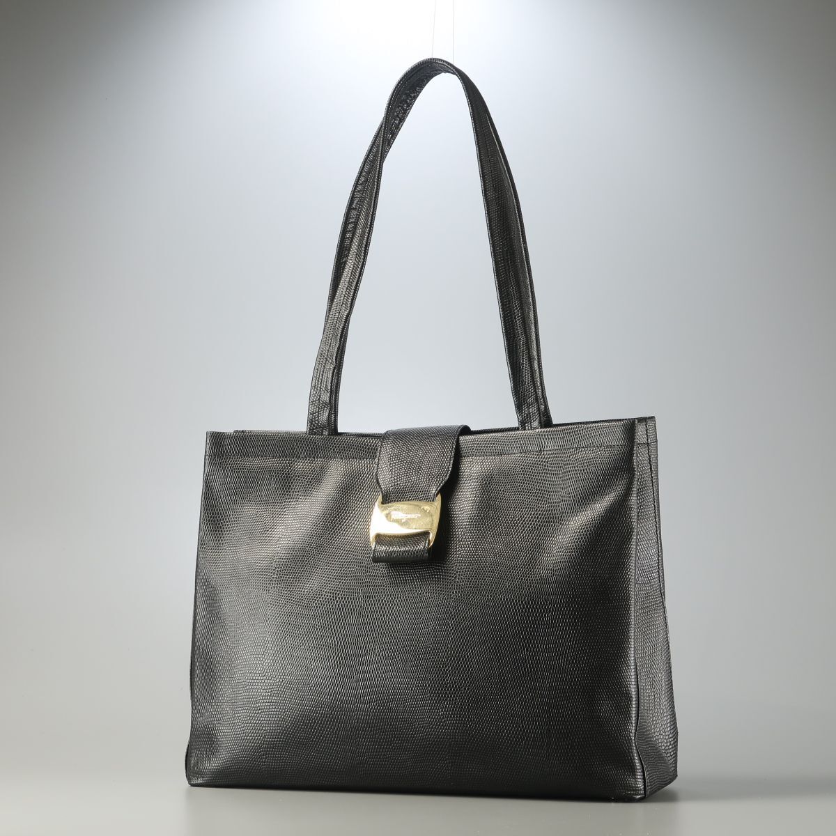 フェラガモ ショルダーバッグ リザード型押し グレー ホワイト系 フェラガモ ショルダーバッグ リザード型押し グレー ホワイト系