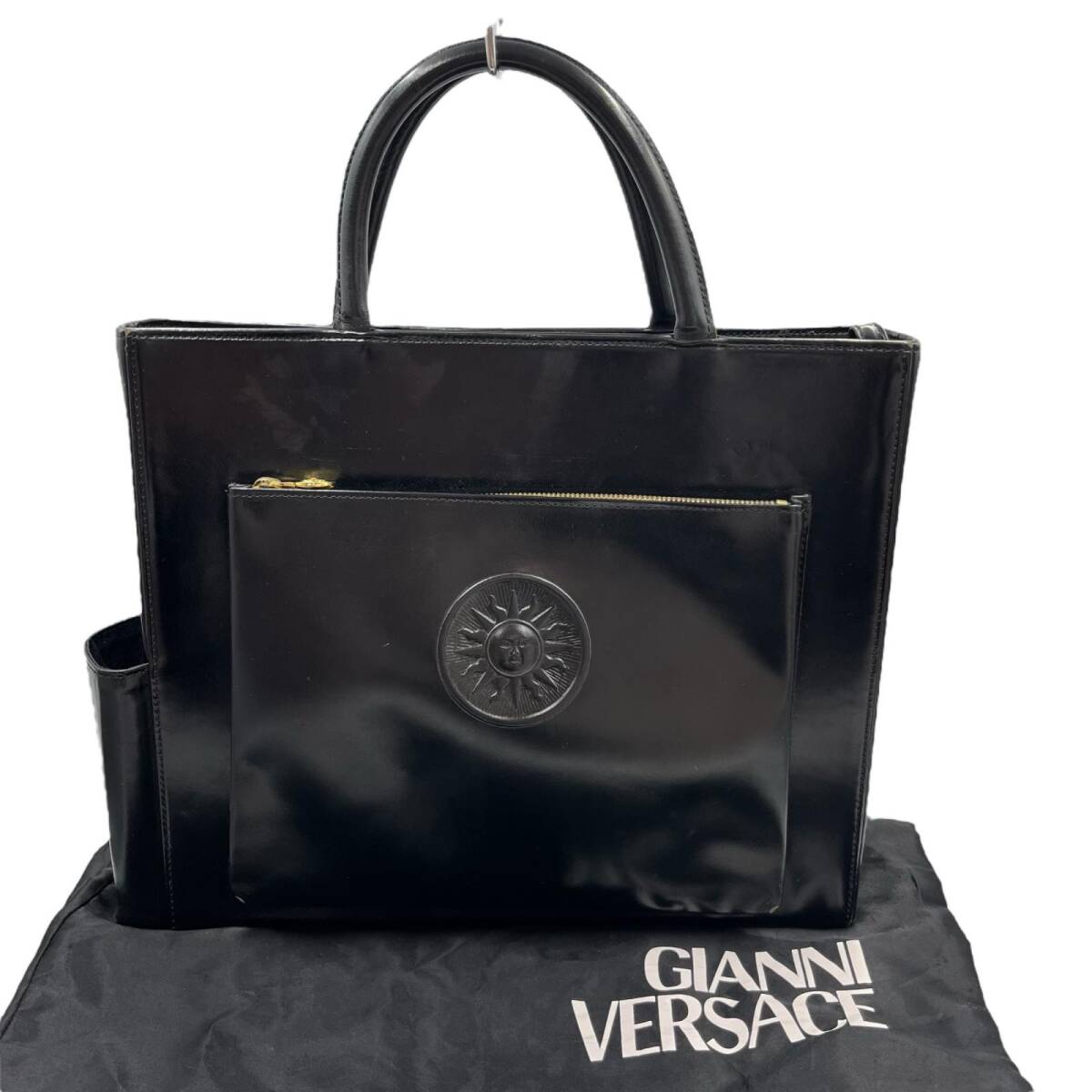 美品◎Gianni Versace レザー トートバッグ 金具 太陽神 大容量 Yahoo!オークション -「ヴェルサーチ バッグ 太陽」の落札相場