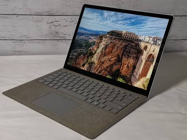 ◆Microsoft Surface Laptop 1769 (第1世代/プラチナ) キーボードUS配列 Corei5/メモリ8G/SSD256GB/win11/office2024/USB回復ドライブ添付