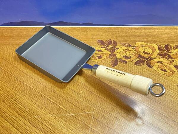 日本製 【リバーライト 極 JAPAN 卵焼き器 鉄製フライパン 特小】 たまご料理 鉄鍋 お鍋 鉄分補給 健康志向 調理器具 キッチン用品 訳有り