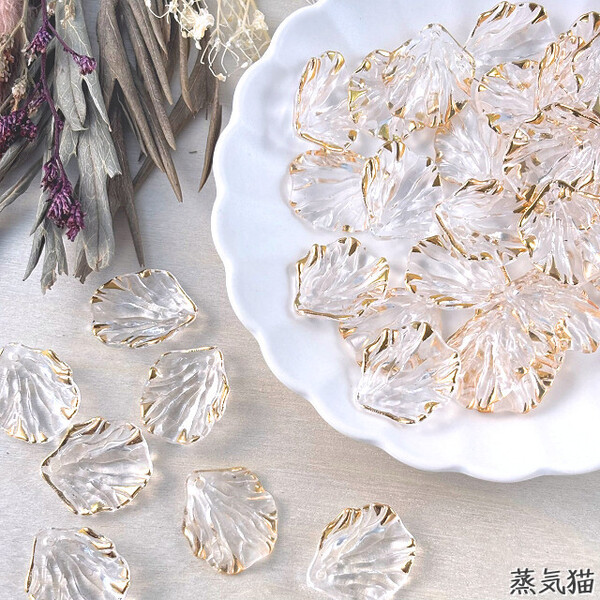 b9420 金縁の花びらビーズ クリア 80個【フラワー 貝殻シェル ゴールド ピアス チャーム ハンドメイド アクセサリー素材】蒸気猫パーツ