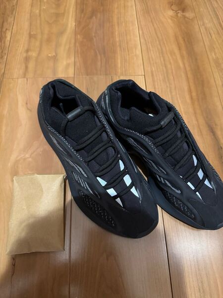 【新品未使用未着用】adidas YEEZY 700V3 Dark Glow サイズ:US8.5 26.5㎝