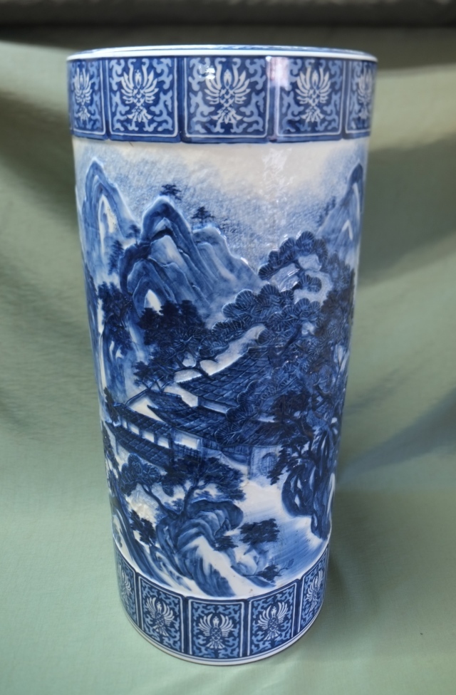 美品　有田焼 　傘立て　陶器　哲山作　染付　山水絵 美品 有田焼 傘立て 陶器 哲山作 染付 山水絵 - メルカリ