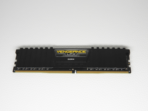 CORSAIR CMK16GX4M2Z2400C16 DDR4 2400MHz 8GB 1枚 VENGEANCE LPX