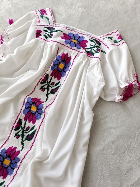 メキシコ古着 花刺繍ワンピース ロングドレス エスニック民族衣装 タッセル ヴィンテージメキシカンワンピース ドレス 半袖