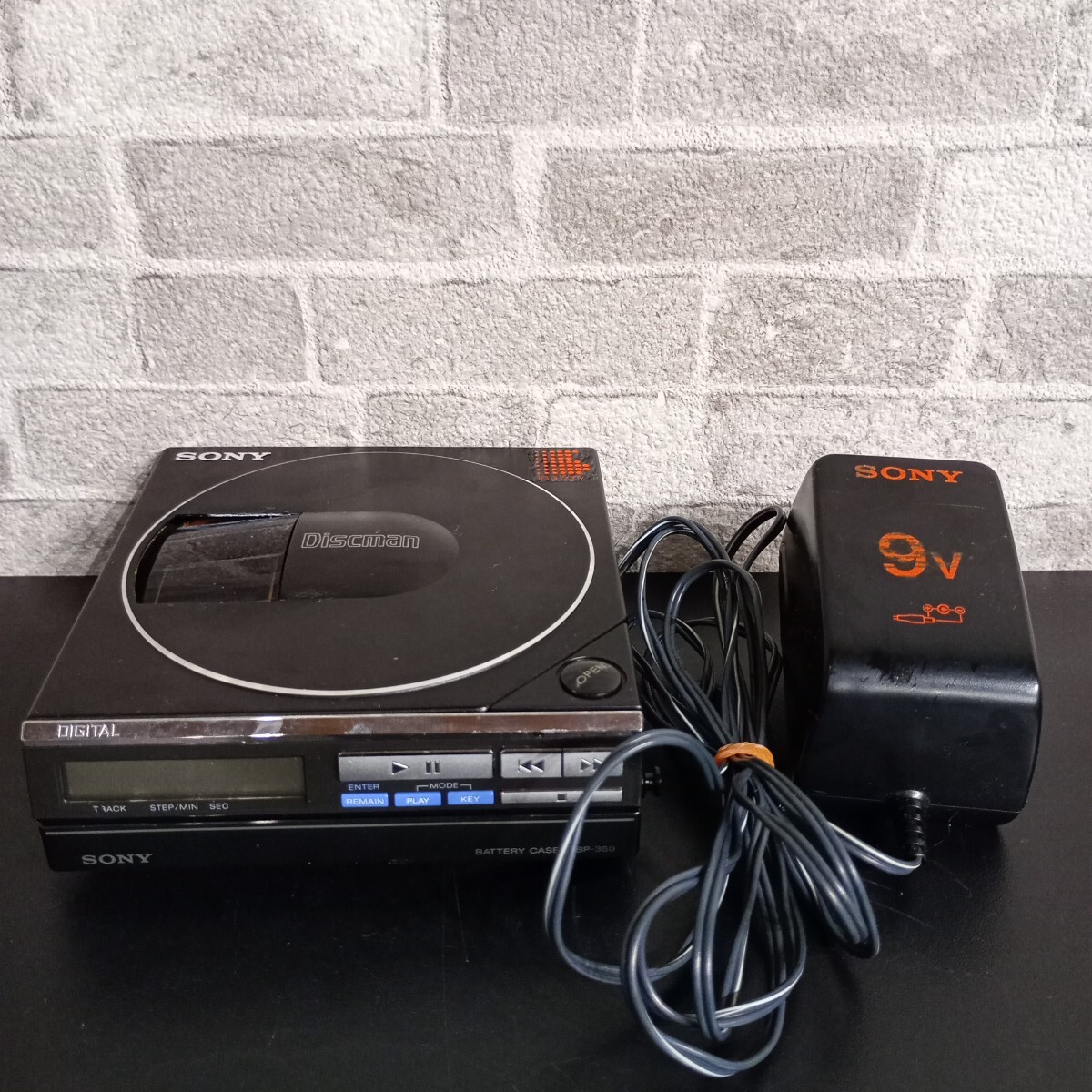 SONY Discman EBP-380 昭和製ヘッドフォン ACアダプター付き Yahoo!オークション -「380」(CDプレーヤー) (ポータブル