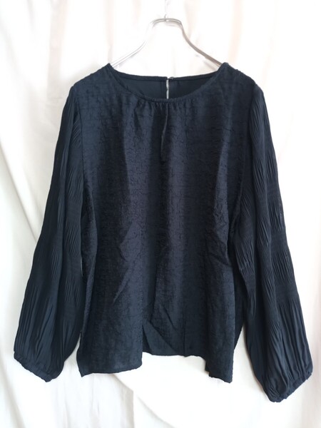 7737 ■■ プリーツ袖 長袖カットソー 黒 新品