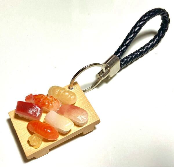 /// 新品 食品 サンプル 寿司 キーホルダー にぎり マグロ 和食 日本 食 えび 鯛 鰤 鮭 サーモン 烏賊 イカ 帆立 ホタテ