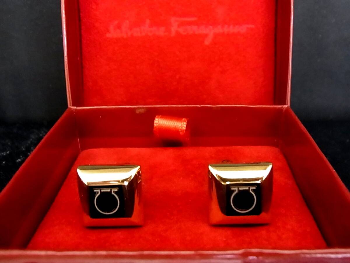 ◎№5300◎■新品■フェラガモ【ゴールド】■カフス♪