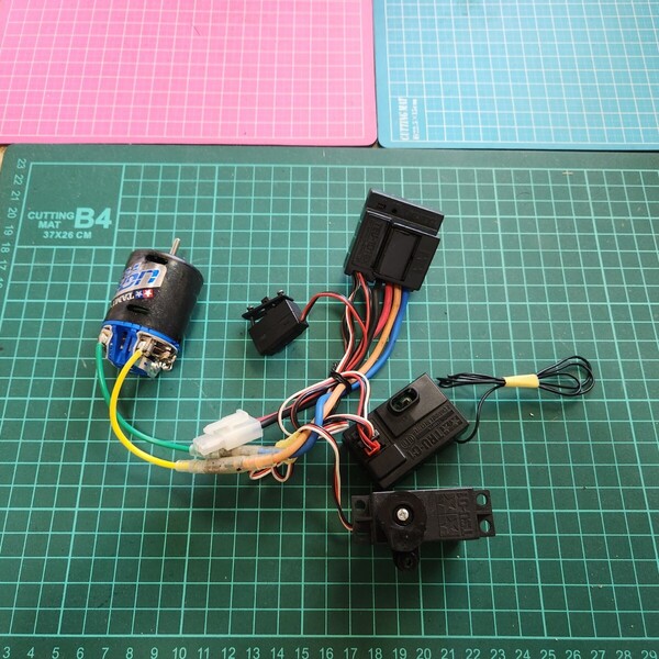 即決《送料無料》 4点 タミヤ メカセット 受信機 アンプ サーボ モーター ラジコン TT01 TT02 yd-2 futaba ヨコモ タミヤ mc331cr