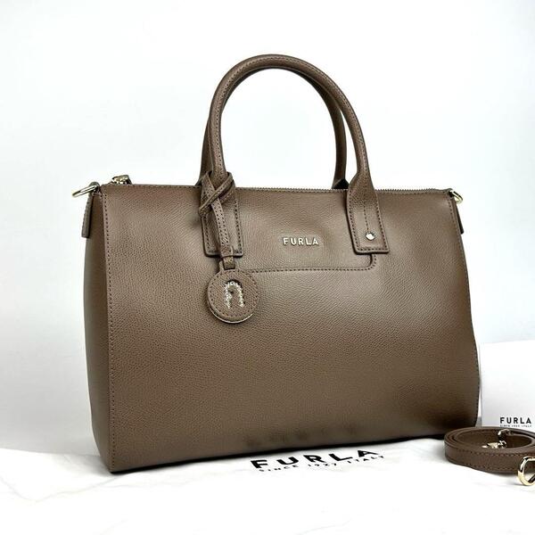 極美品●FURLA フルラ リンダ サッチェル ハンドバッグ 2way ショルダーバッグ 肩掛け アーチロゴ チャーム レザー 茶 ブラウン フォーマル