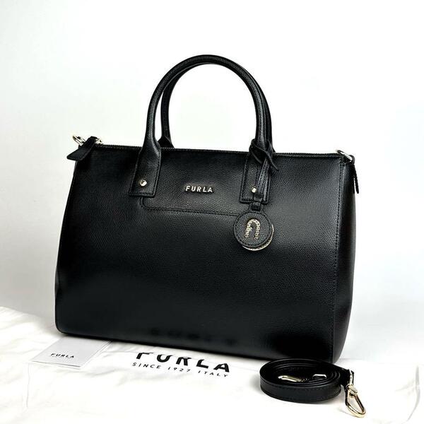 極美品●FURLA フルラ リンダ サッチェル ハンドバッグ 2way ショルダーバッグ アーチロゴ レザー 黒 オニキス ブラック フォーマル 現行品