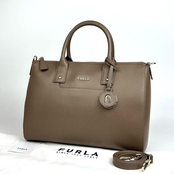 極美品●FURLA フルラ リンダ サッチェル ハンドバッグ 2way ショルダーバッグ 肩掛け アーチロゴ チャーム レザー 茶色 ブラウン 現行品