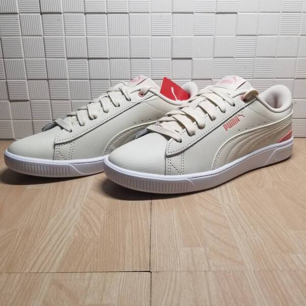 送料無料・新品未使用!!プーマ PUMA カジュアルシューズ スニーカー / ビッキー V3 レザー / ベージュ 23.0cm