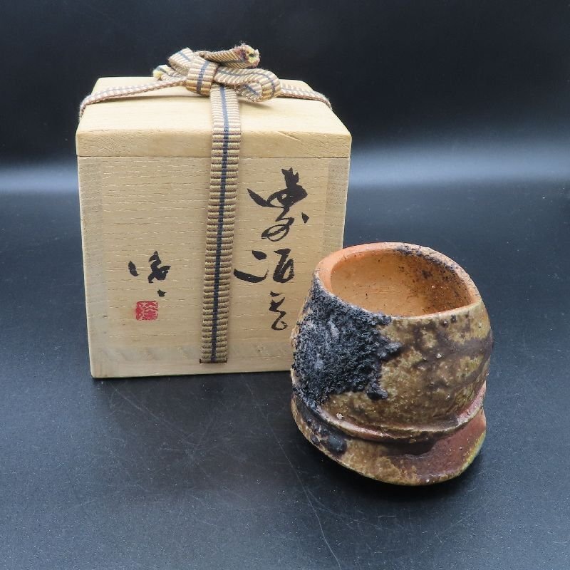 隠崎隆一 備前 酒呑 緋襷 三つ足 共箱 共布 栞 Yahoo!オークション -「隠崎隆一」(酒器) (備前)の落札相場