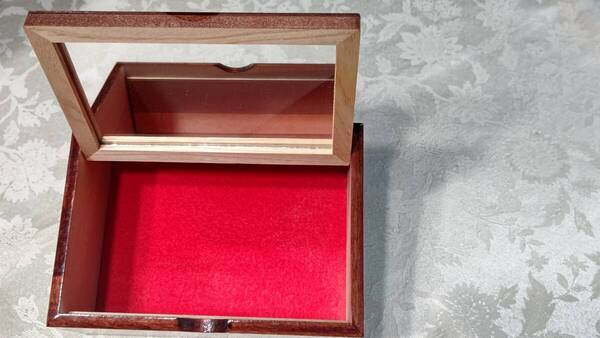 702-10 伝統工芸品 箱根寄木細工 開閉蓋鏡付き宝石箱 小物入れ(14.8×10.5×5.5㎝)