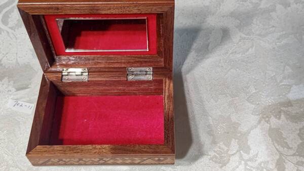 702-11 伝統工芸品 箱根寄木細工 開閉蓋鏡付き宝石箱 小物入れ(12×8.3×4.5㎝)