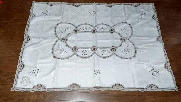 711-17 縁取りレース刺繍テーブルクロス(仲畑製 日本製 生地ポリエステル100%レース綿100%110×150㎝)