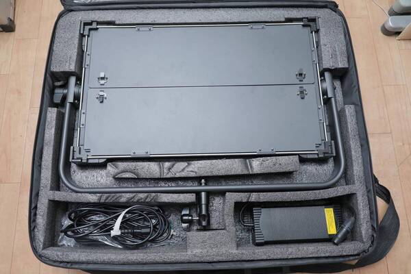【送料無料】Fotodiox Pro FACTOR 1x2 V-4000ASVL バイカラー大型LEDライトB Aputure NANLITE 【ソフトケース・付属品付き】