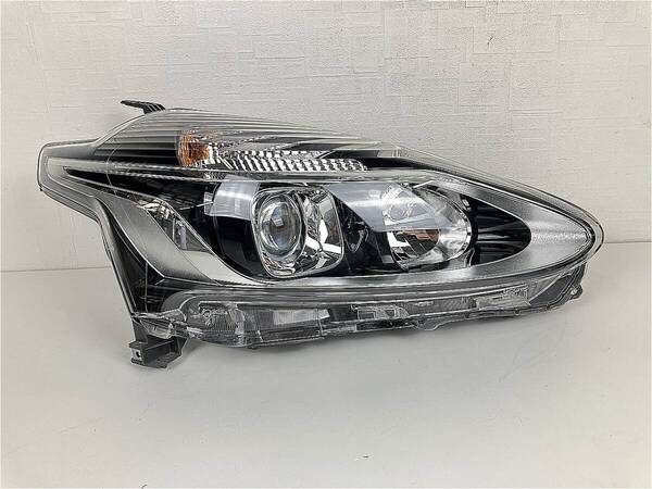 美品/破損無 シエンタ NSP170G/NSP172G/NCP175G/NHP170G 後期 純正 右 運転席側 ハロゲン ヘッドライト/ヘッドランプ KOITO 52-316 A137