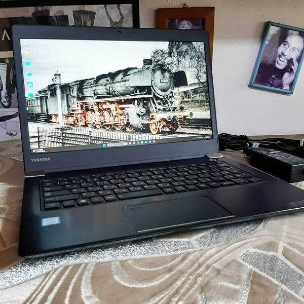 東芝 UZ63J 第8世代 i5 8250U 256GB/SSD M.2 1920x1080 FHD Dynabook KGA05