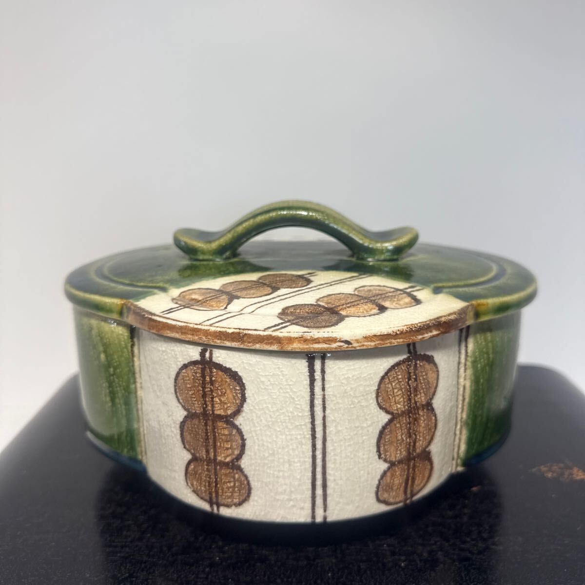 織部焼 菓子器 鉄輪 Yahoo!オークション -「織部 菓子鉢」(美濃) (日本の陶磁)の落札