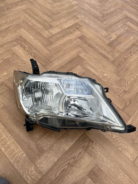 C26 セレナ ハイウェイスター 前期 純正 右ヘッドライト キセノン HID 26025-1VM5B 100-23097
