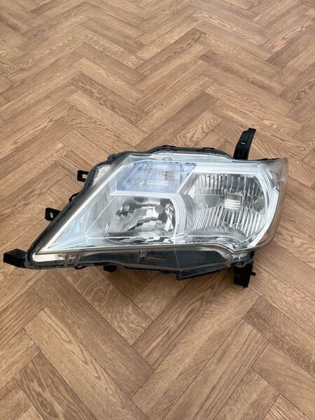 C26 セレナ ハイウェイスター 前期 純正 左ヘッドライト キセノン HID 26075-1VM5B 100-23097
