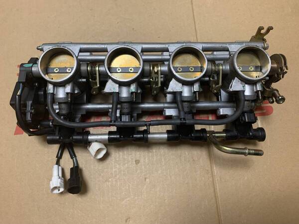 希少品☆GSX-R1000/GSXR1000/K1 K2/01 02年式用純正スロットルボディASSY/インジェクター☆送料無料☆補修、予備など☆送料無料