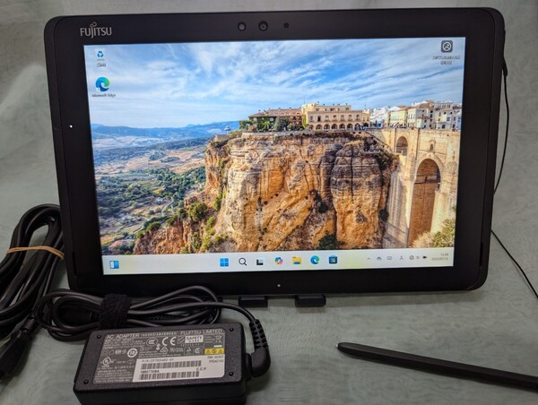 Fujitsu ARROWS Tab Q509/VE (SSD128GB/Win11 /バッテリー最大容量24.7%