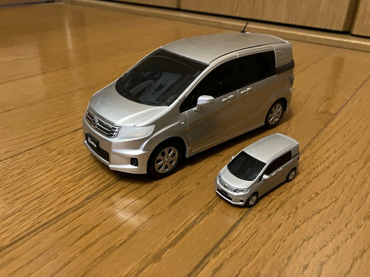 FREED 1/64スケール ミニカー Yahoo!オークション -「ホンダ フリード」(自動車) (ミニカー)の