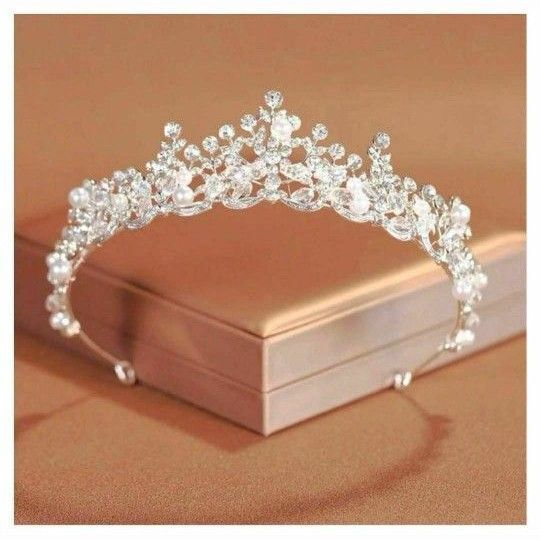 ティアラ ヘア アクセサリー ウェディング シルバー パール 結婚式 クラウン 新品未使用 ヘッドドレス ブライダル シルバー